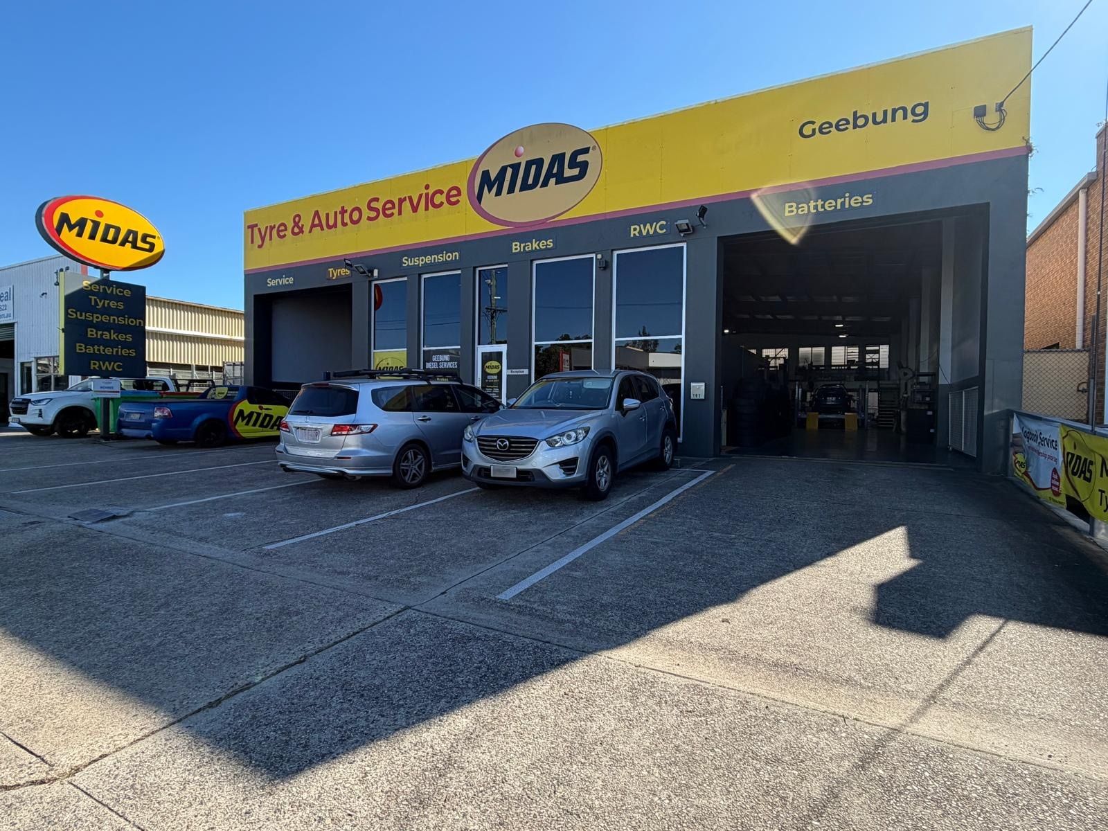 Midas Geebung Entrance